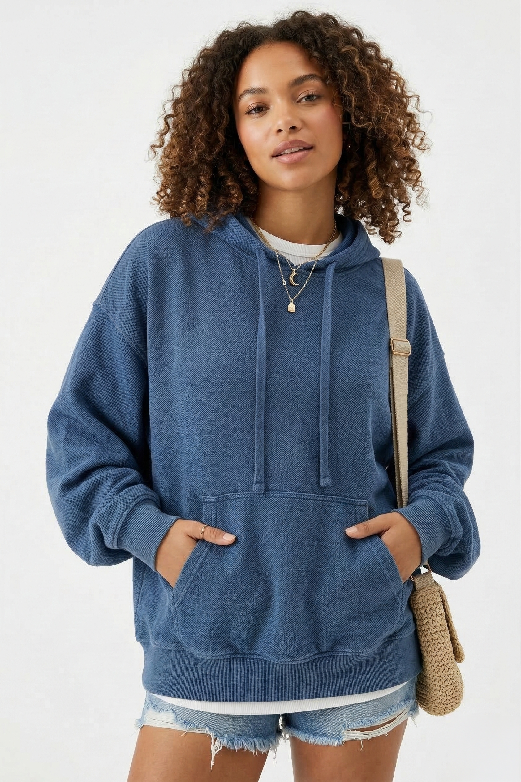 The Street Chic Oversized Hoodie in Denim Blue – Outdoor Essential